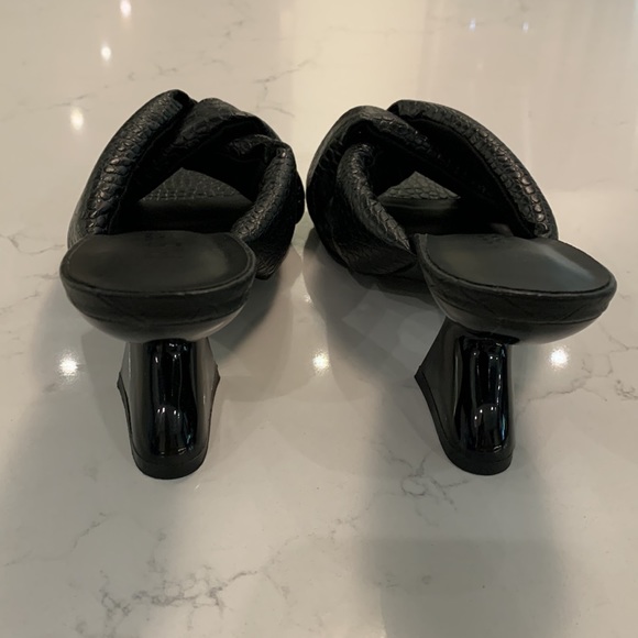 Comfy Black sandals - Picture 3 of 6